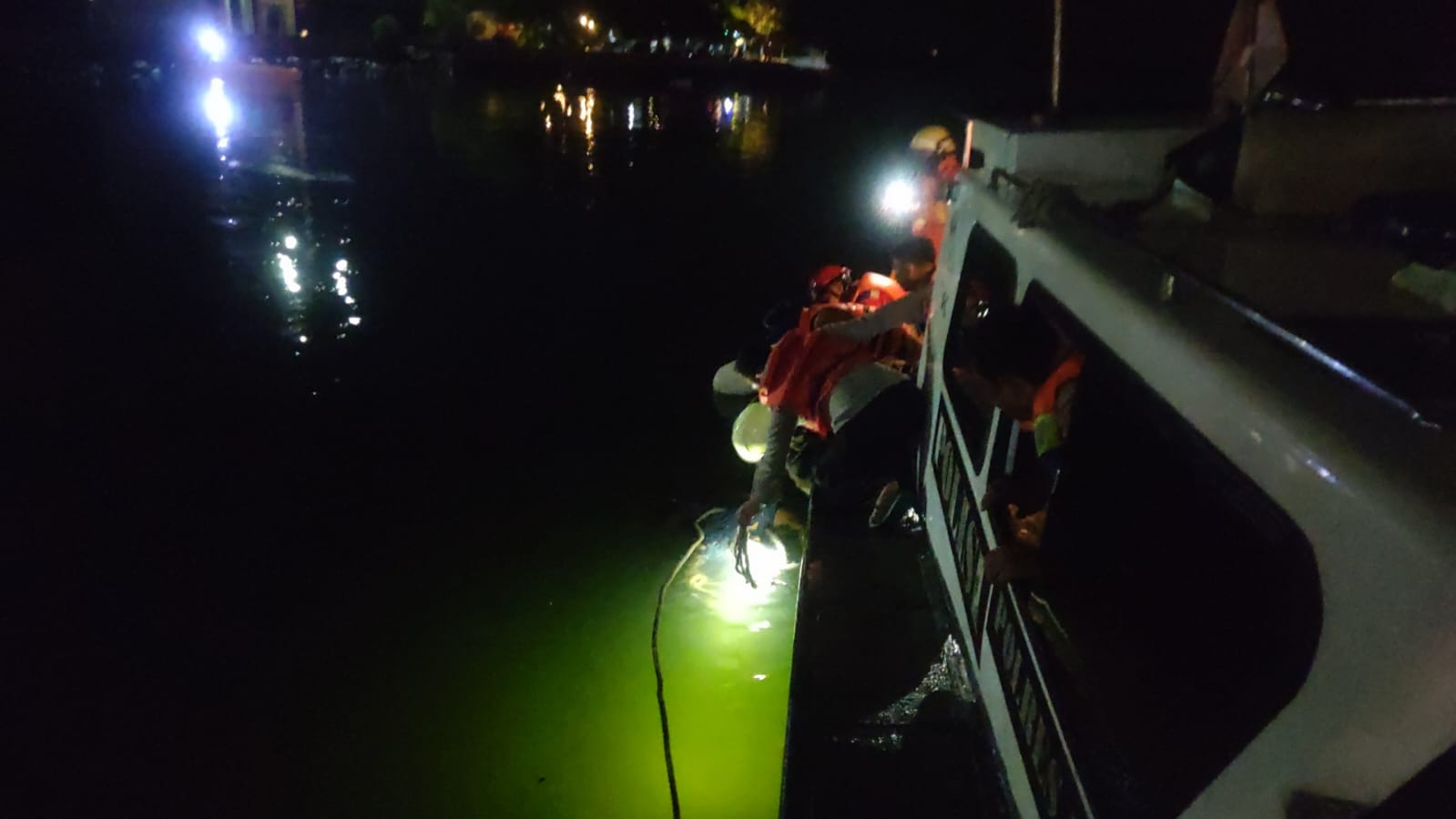 Ledakan di Dermaga 19 Marina Ancol, KM Tenggiri Terbakar