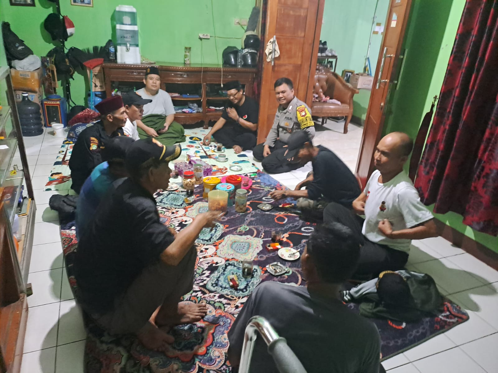 Silahturahmi Kamtibmas Pasca Lebaran, Bhabinkamtibmas Harapan Mulya Kunjungi Tokoh Masyarakat