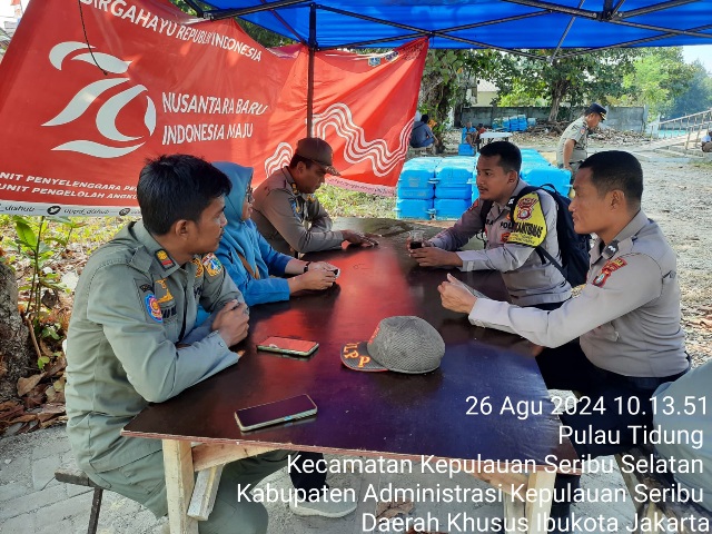 Polsek Kepulauan Seribu Selatan Bagikan Takjil Gratis Ke Warga