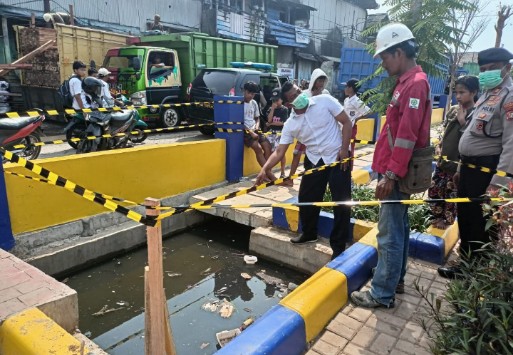 Saluran di Sekitar Taman Adhi Karya, Plaza Kalibaru Memakan Korban