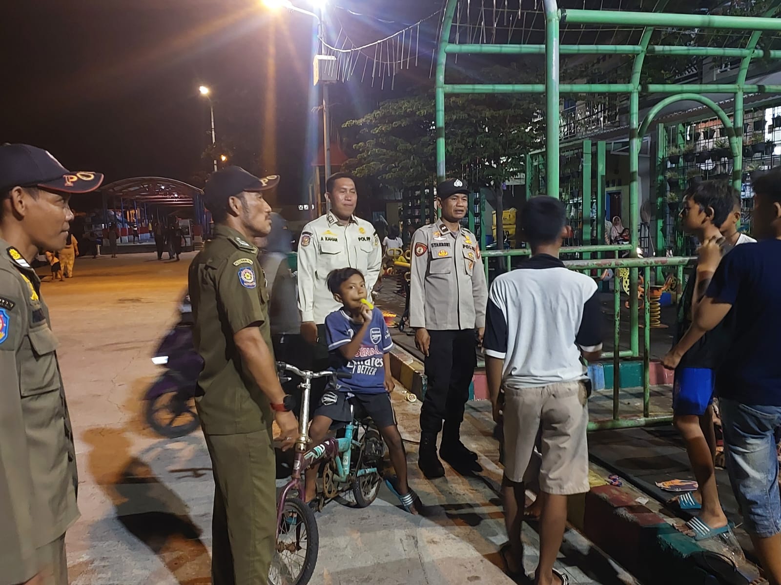 Polsek Kepulauan Seribu Utara Gelar Patroli Dialogis dan Sambang untuk Menekan Kenakalan Remaja di Pulau Panggang