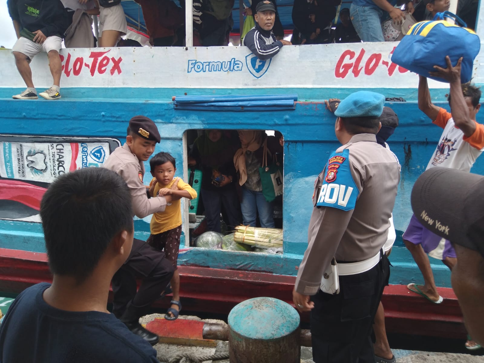 Polsek Kepulauan Seribu Utara Gelar Pengamanan Dermaga Pulau Kelapa, Pastikan Keselamatan dan Cegah Masuknya Barang Terlarang