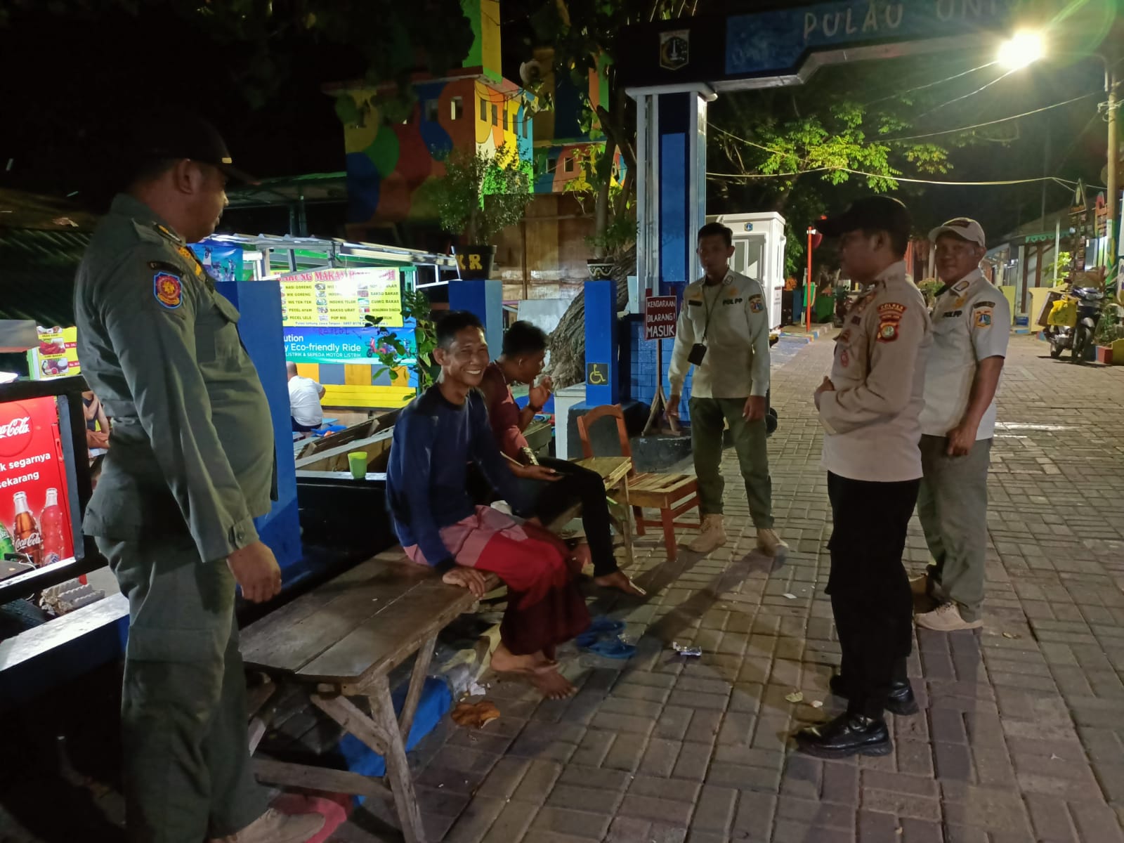 Patroli Malam Polsek Kepulauan Seribu Selatan: Himbau Remaja, Ajak Warga Jaga Kamtibmas, Sosialisasi Call Centre Polri 10, dan Himbau Jauhi Radikalisme