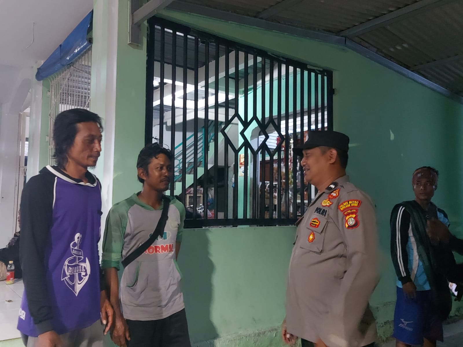 Polsek Kepulauan Seribu Selatan Gencar Sosialisasi Kamtibmas dan Anti-Radikalisme dalam Patroli Malam