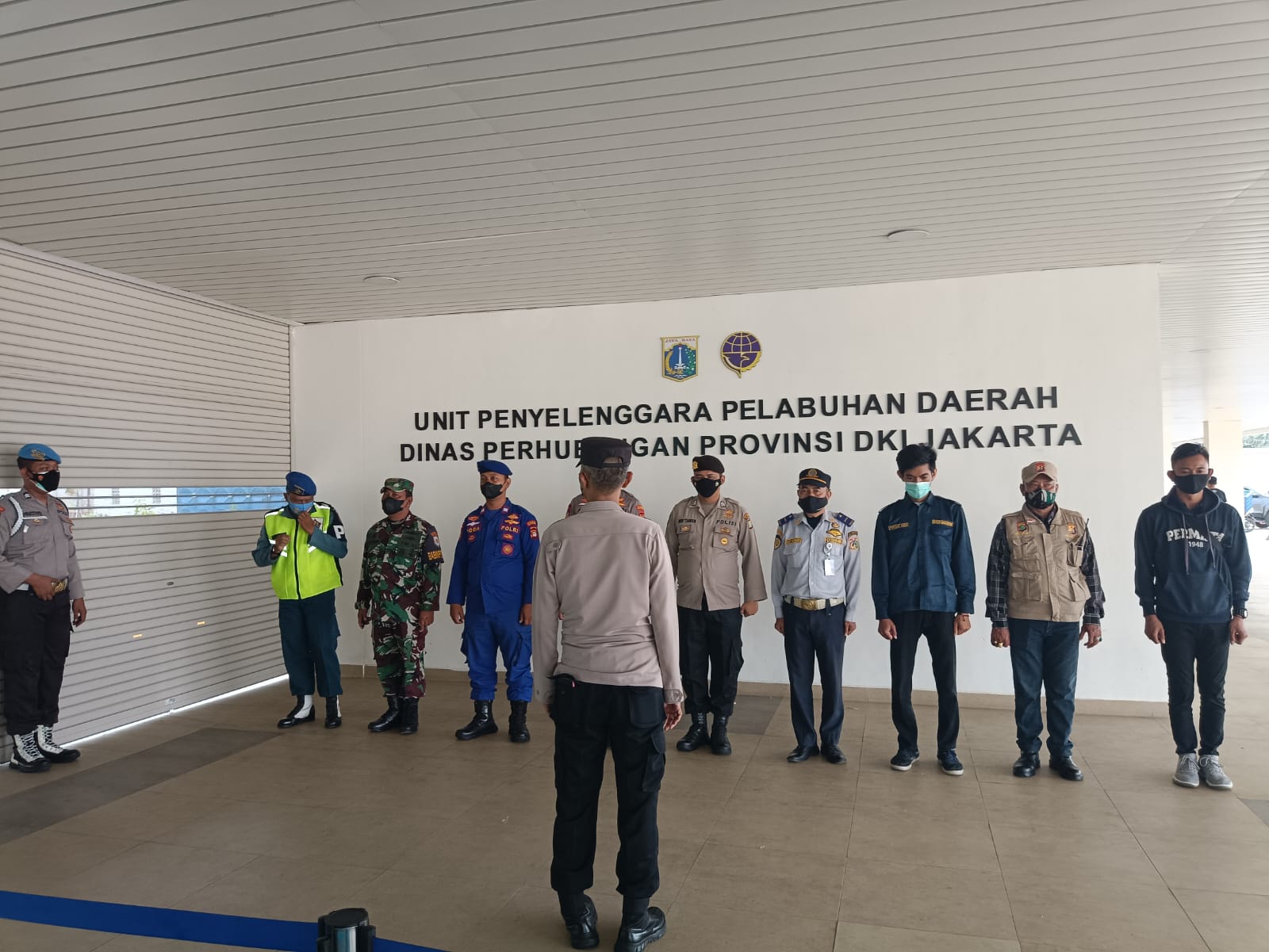 Polres Kepulauan Seribu Gelar Pengamanan Dermaga terhadap 1073 Penumpang di Dermaga Kali Adem