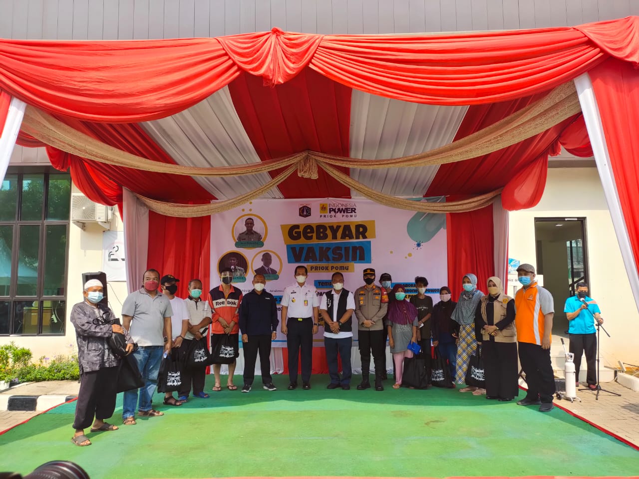 Hadiri Gebyar Vaksin di GOR Pademangan, Kapolsek Pademangan Ajak Sukseskan Program Vaksinasi Nasional