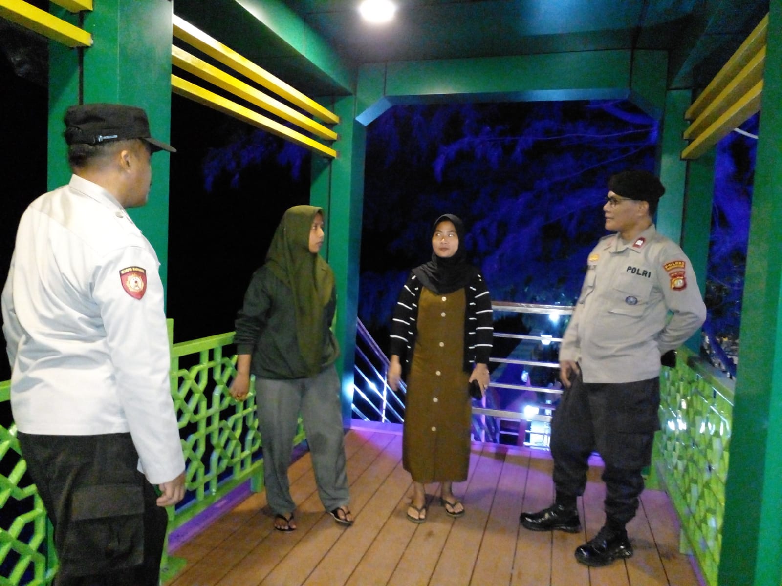 Patroli Malam Polsek Kepulauan Seribu Selatan Himbau Warga Waspada Hoax