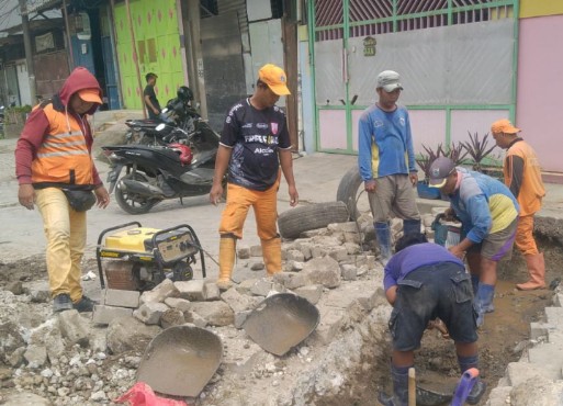 Satgas SDA Buat Crossing Saluran di Penjaringan