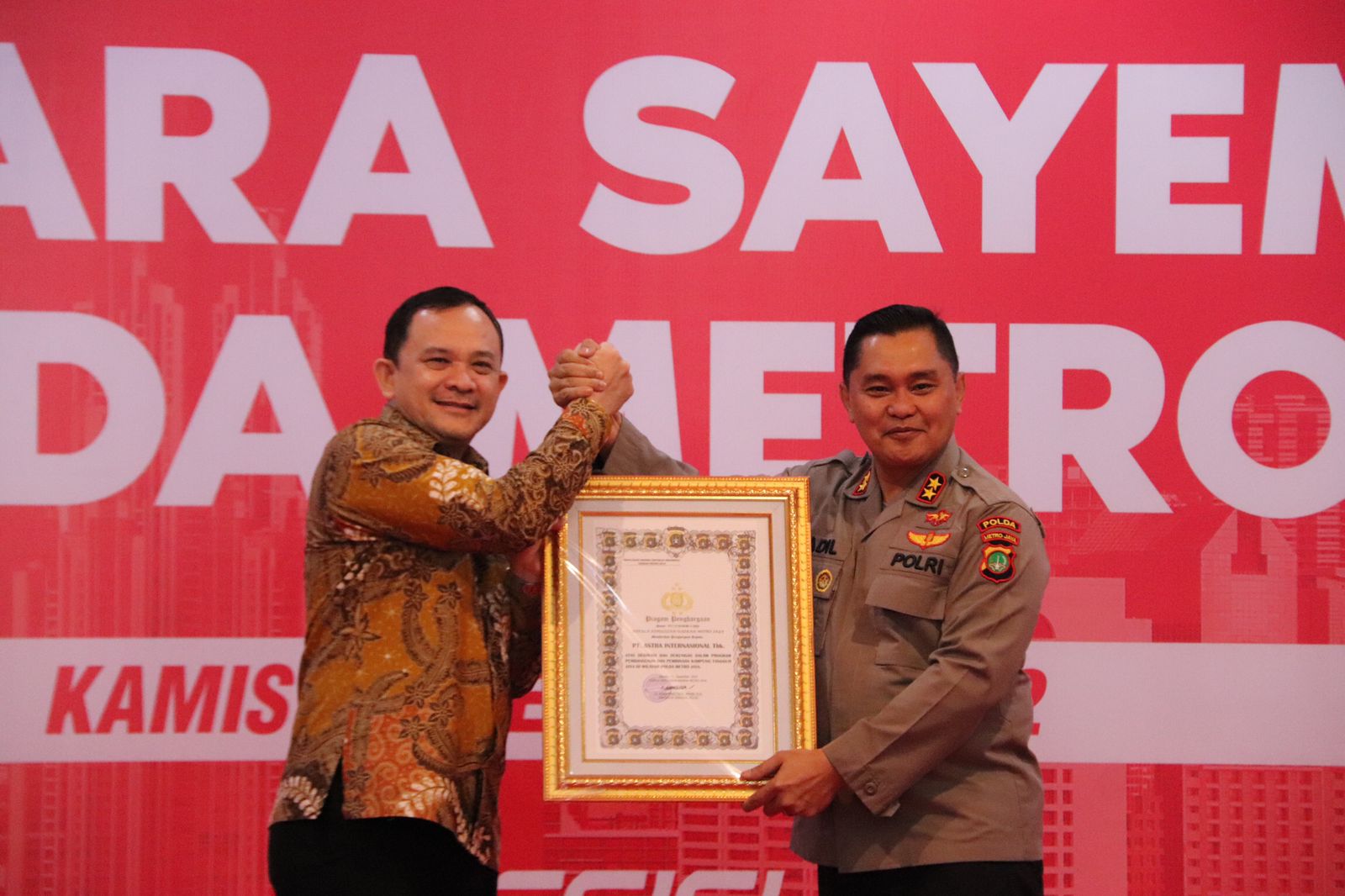 Kapolda Metro Jaya Berikan Apresiasi Kepada Pemenang Sayembara Kampung Tangguh Jaya