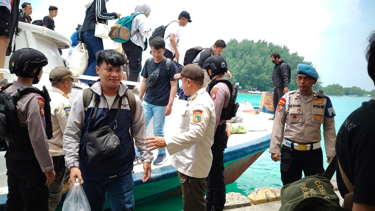 Polsek Kepulauan Seribu Utara Gelar Pengamanan Dermaga Pulau Kelapa dalam Operasi Aman Nusa I 2025