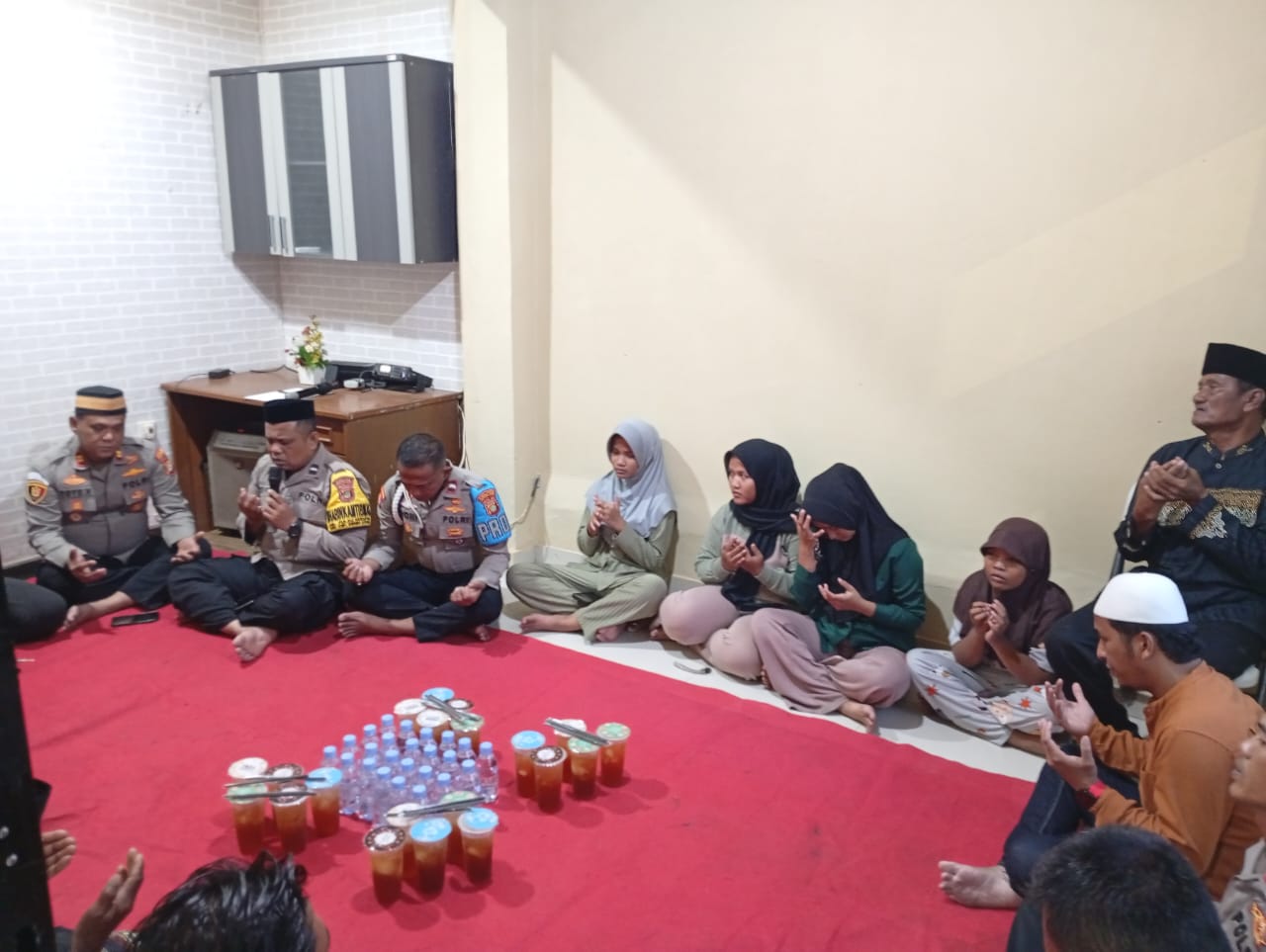 Polsek Kepulauan Seribu Utara Gelar Santunan dan Buka Bersama Anak Yatim serta Lansia