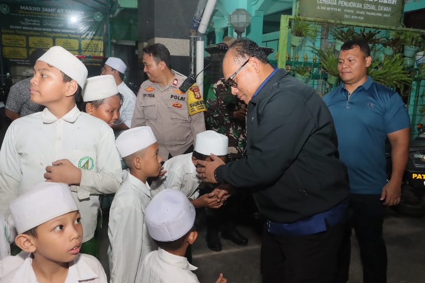 Kapolres Metro Jakarta Utara Silahturahmi Dipesantren Ilmu Qur'an Al Misbah di Tanjung Priok