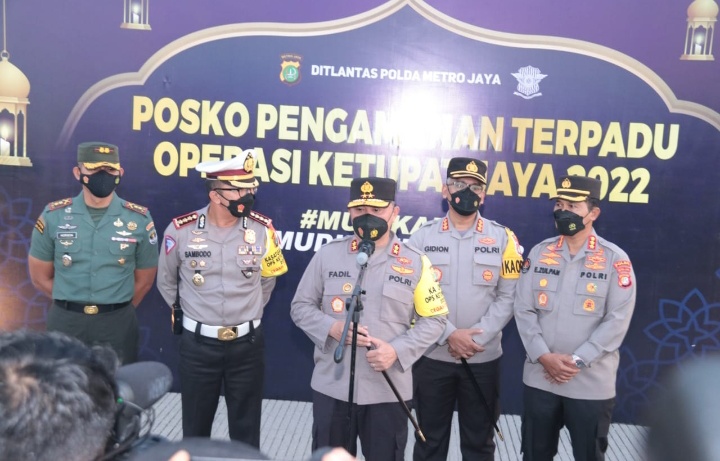 Tinjau Kesiapan Pos Terpadu, Kapolda Metro Jaya Ungkap Dua Cara Urai Kemacetan Arus Mudik di Ruas Tol