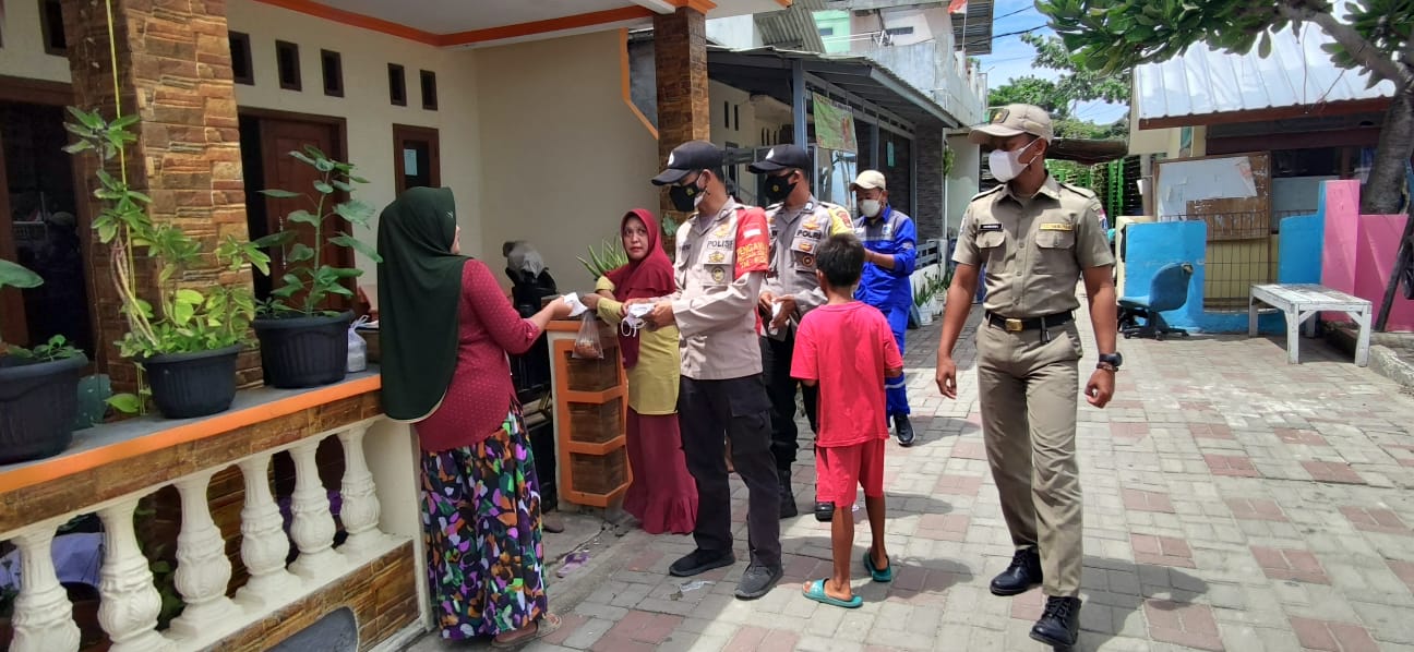 Bagikan 1.500 Masker ke Warga, Polres Kep Seribu bersama Polsek Jajaran Cegah COVID-19