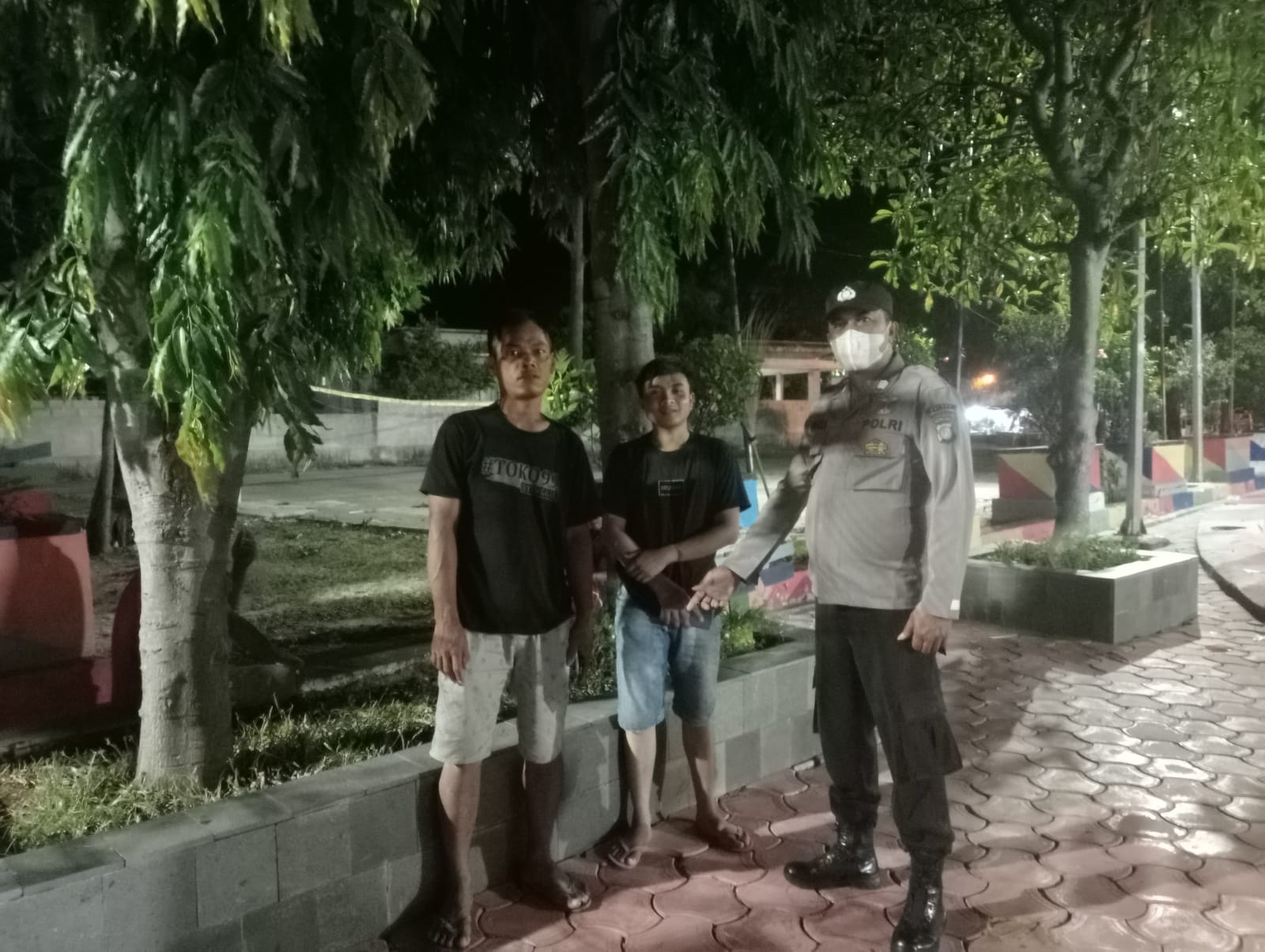 Patroli Malam Pulau Kelapa Dilaksanakan Secara Dialogis