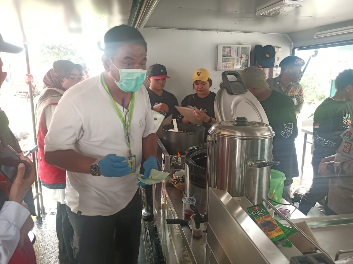 Bagikan 1.100 Masker dan Sampaikan Imbauan ProKes, Polres Kep Seribu Cegah Sebaran COVID19