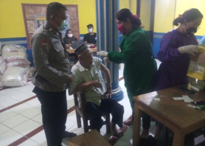 Gandeng Pesantren, Polsek Penjaringan Gelar Kegiatan Vaksinasi Booster 200 Warga