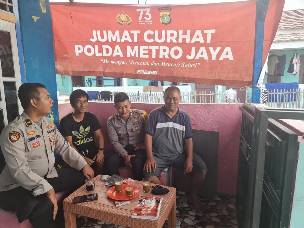 Bhabinkamtibmas Pulau Kelapa dan Wakapolsek Kepulauan Seribu Utara Gelar Giat "Jumat Curhat" untuk Peningkatan Kamtibmas