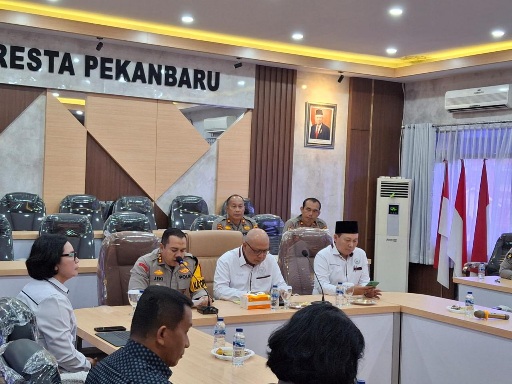 Hadiri Masak Besar Chef Bobon x Kopra, Prabowo Gembira Ria Joget bersama Rakyat Cilincing Jakarta Utara