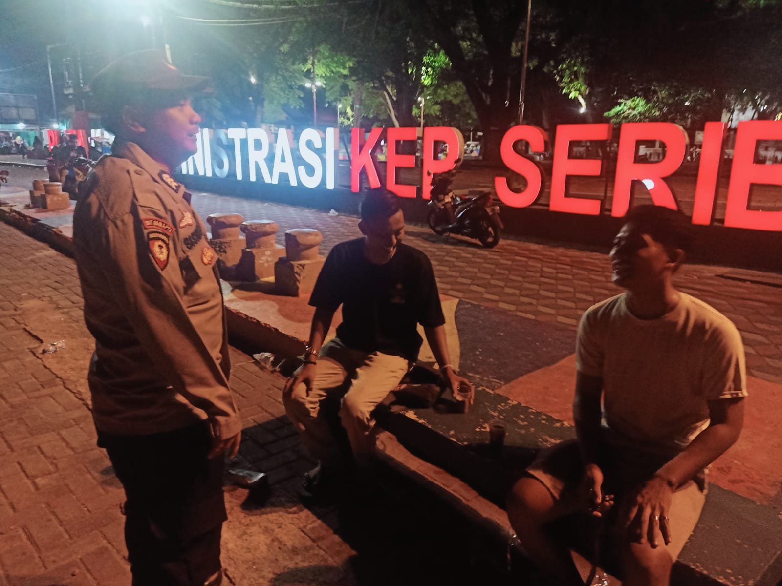 Anggota Patroli Pulau Panggang Himbau Remaja Jangan Nakal