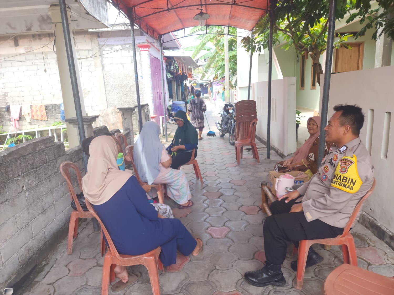 Bhabinkamtibmas Pulau Pramuka Himbau Warga Waspadai Hoax dan Berita Bohong
