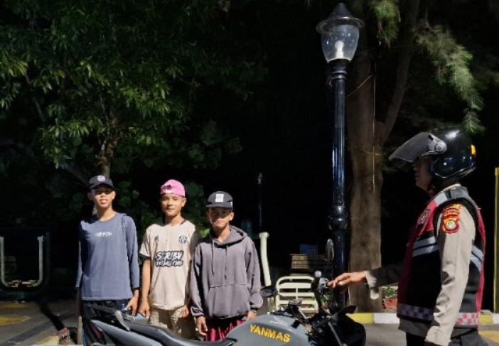 Polsek Kepulauan Seribu Selatan Gelar Patroli Malam Aman Nusa I 2025 Jaga Keamanan dan Sosialisasi Layanan 110