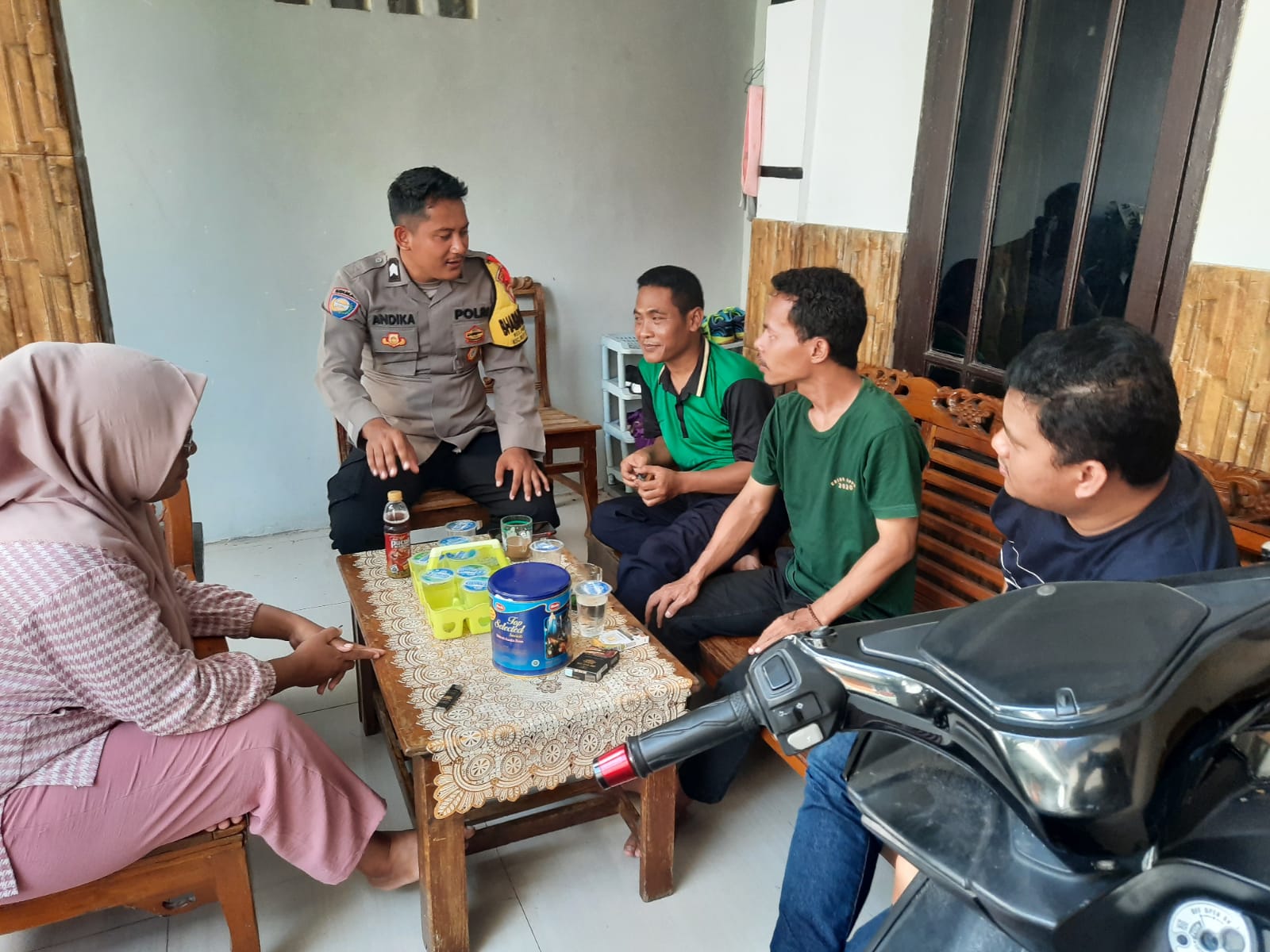 Sambang Bhabinkamtibmas Pulau Tidung Ajak Tokoh Masyarakat Jaga Kamtibmas