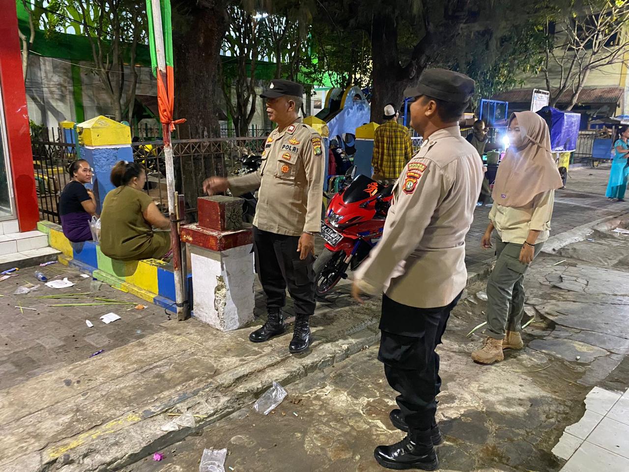 Polsek Kepulauan Seribu Utara Gelar Patroli Malam Dialogis Antisipasi Ancaman Hoax serta Paham Radikal menjelang Pemilu 2024