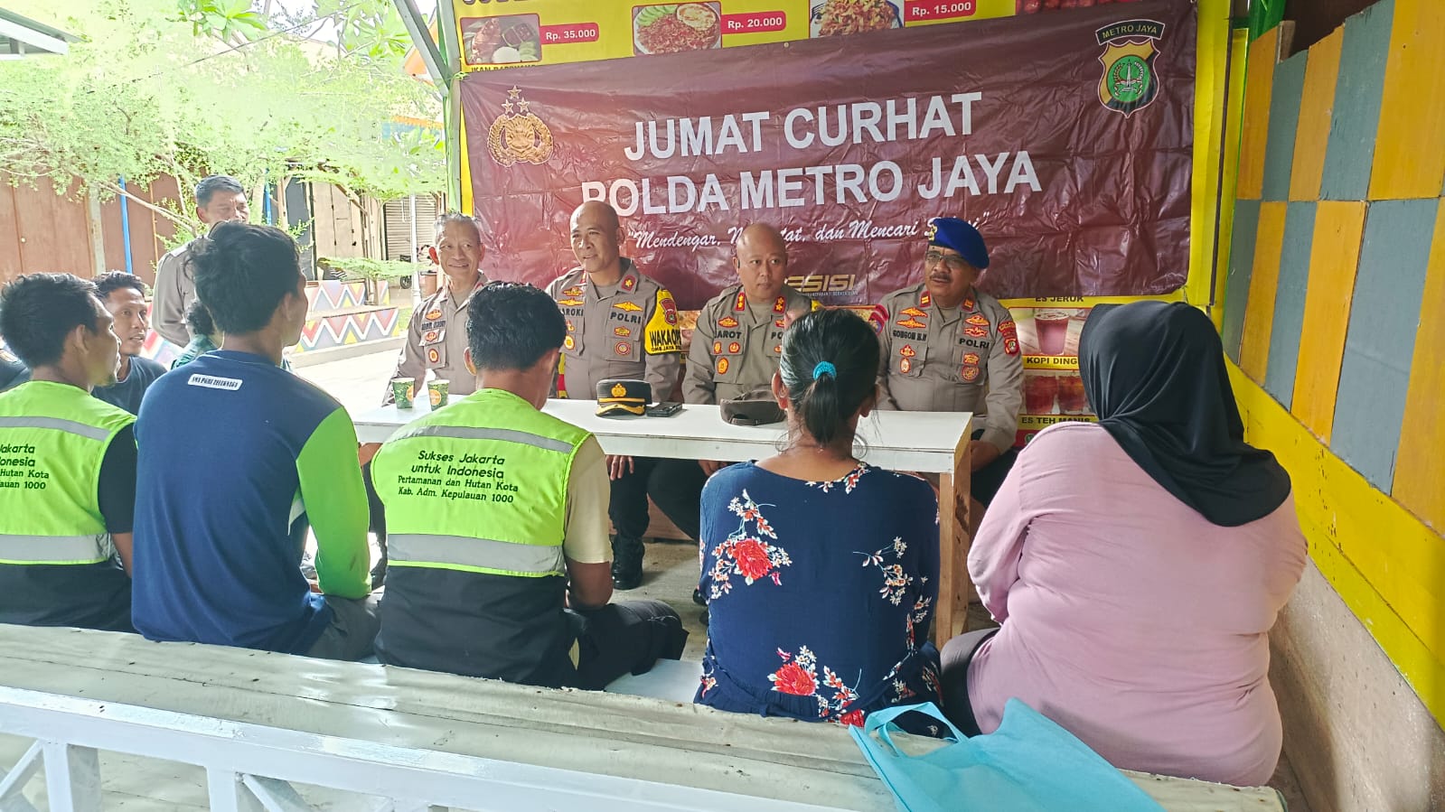 Kapolres Kepulauan Seribu dan PJU Jum;at Curhat Pasca Hari Raya Idul Fitri untuk Ciptakan Kondisi Harmonis
