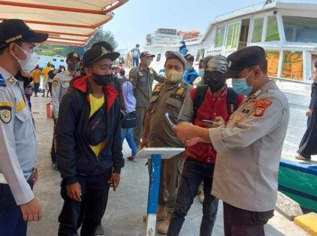 Zona Hijau Covid-19, Polsek Kep Seribu Utara Wajibkan Semua Penumpang Kapal Baru Tiba Taat ProKes dan Scan PeduliLindungi