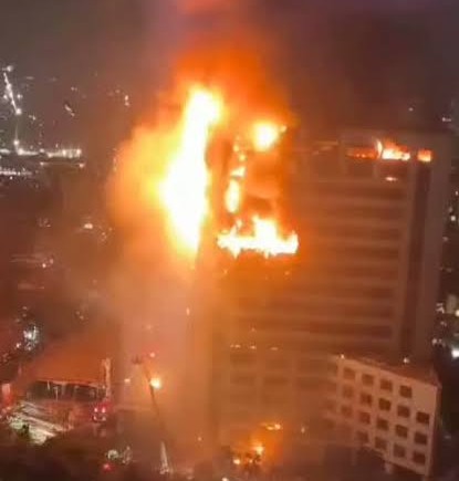 Gedung Bapenda DKI Dilalap Api, 20 Unit Mobil Damkar Dikerahkan