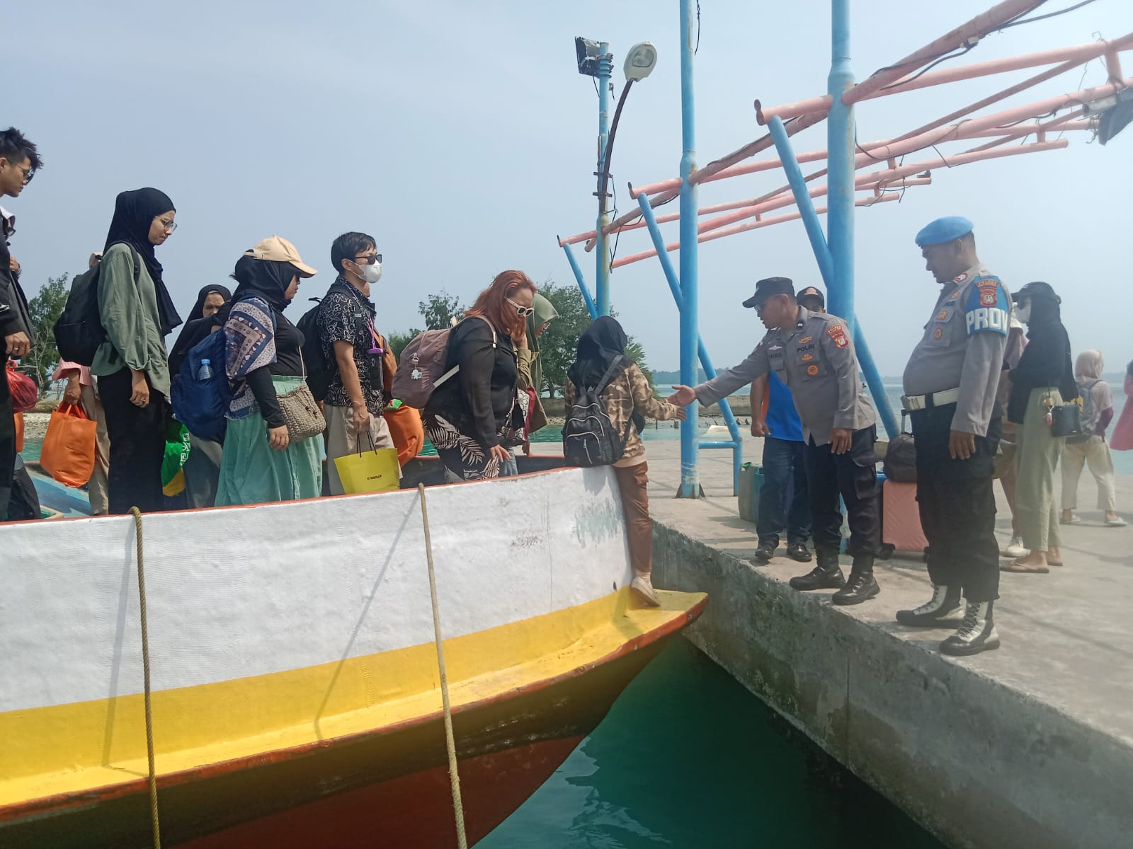 Polsek Kepulauan Seribu Utara Amankan Dermaga Pulau Pramuka untuk Cegah Guantibmas, Narkoba, dan Miras