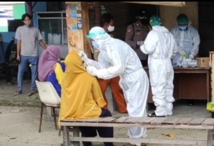 Tracing Door to Door, 6 Warga Pulau Payung di Swab Antigen