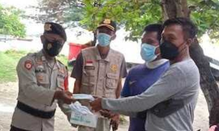 Terus Cegah Sebaran COVID-19, Polres Kepulauan Seribu Sampaikan Himbauan ProKes dan Bagikan 1.200 Masker
