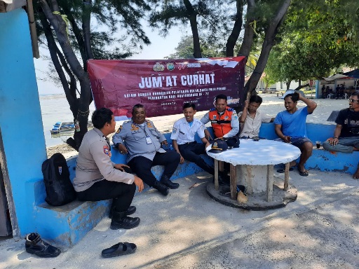 Briptu Andika Fajar Gencarkan Giat Jumat Curhat di Pulau Tidung untuk Atasi Permasalahan Kamtibmas
