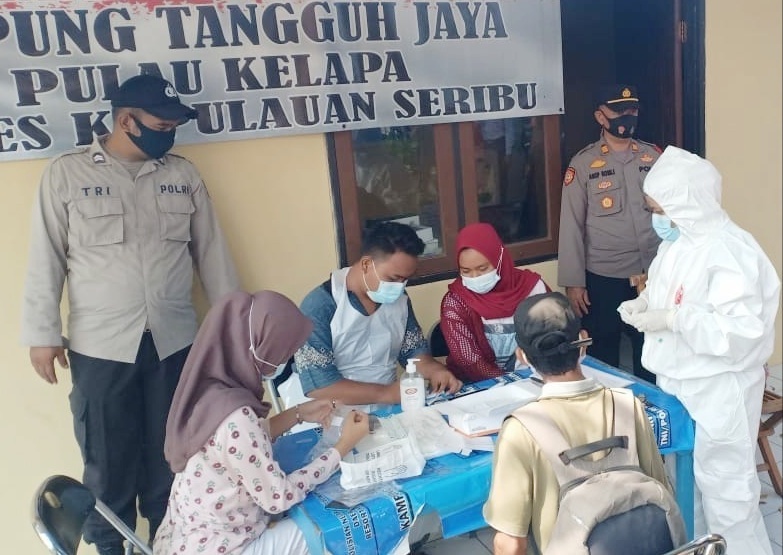 18 Warga Pulau Jalani Swab Antigen di Posko KTJ Polsek Kepulauan Seribu Utara