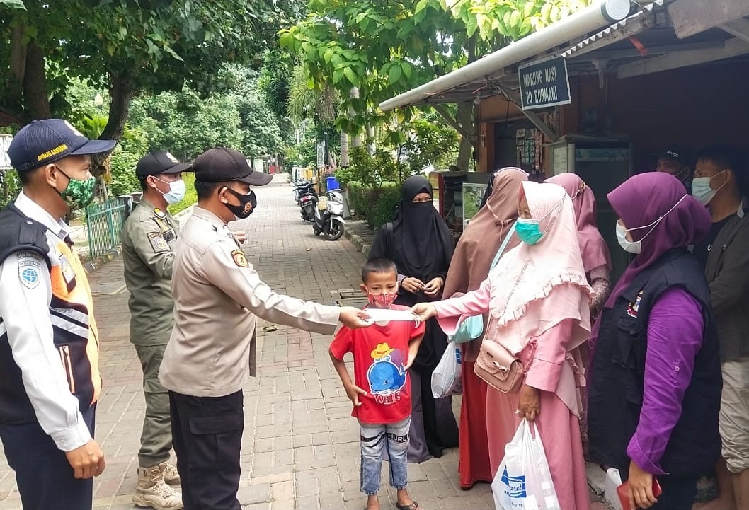 Tiga Pilar Kep Seribu Himbau Prokes & Bagikan 2600 Masker Medis Secara Serentak