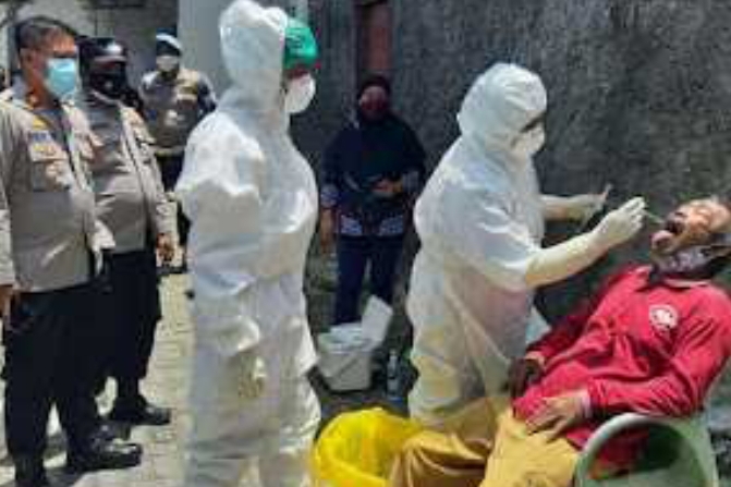 Polsek Kep Seribu Utara Terus Giatkan Tracing dan Testing Swab Antigen Door to Door Ke Warga