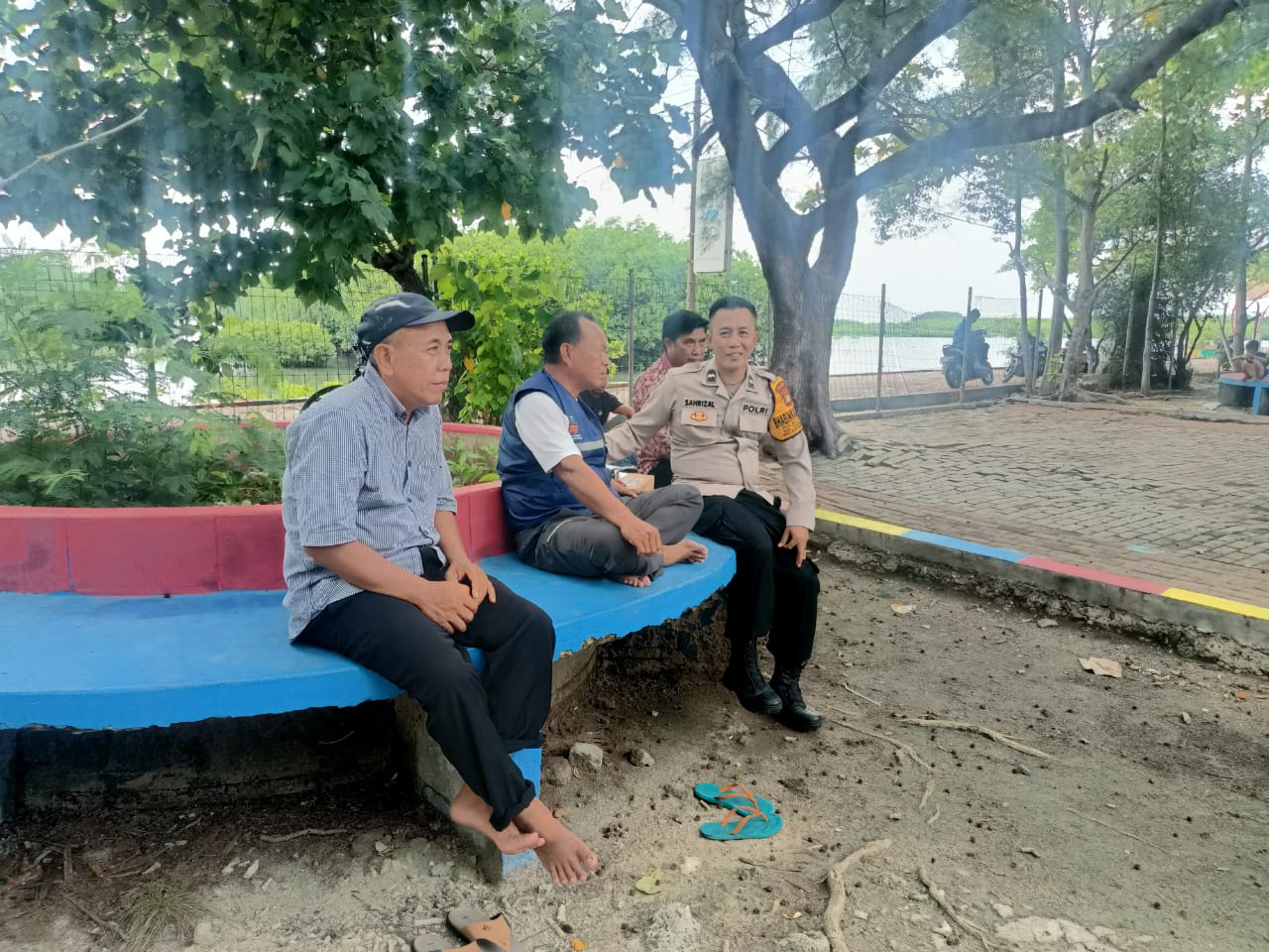 Bhabinkamtibmas Pulau Kelapa Ajak Warga Sukseskan Pemilu 2024: Demokrasi Damai, Bebas, dan Aman