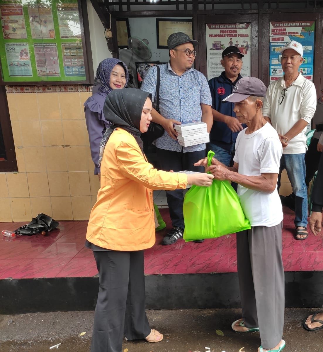 Mahasiswa UNJ Dan Jayabaya Gelar Bakti Sosial Dan Diskusi Bersama Warga