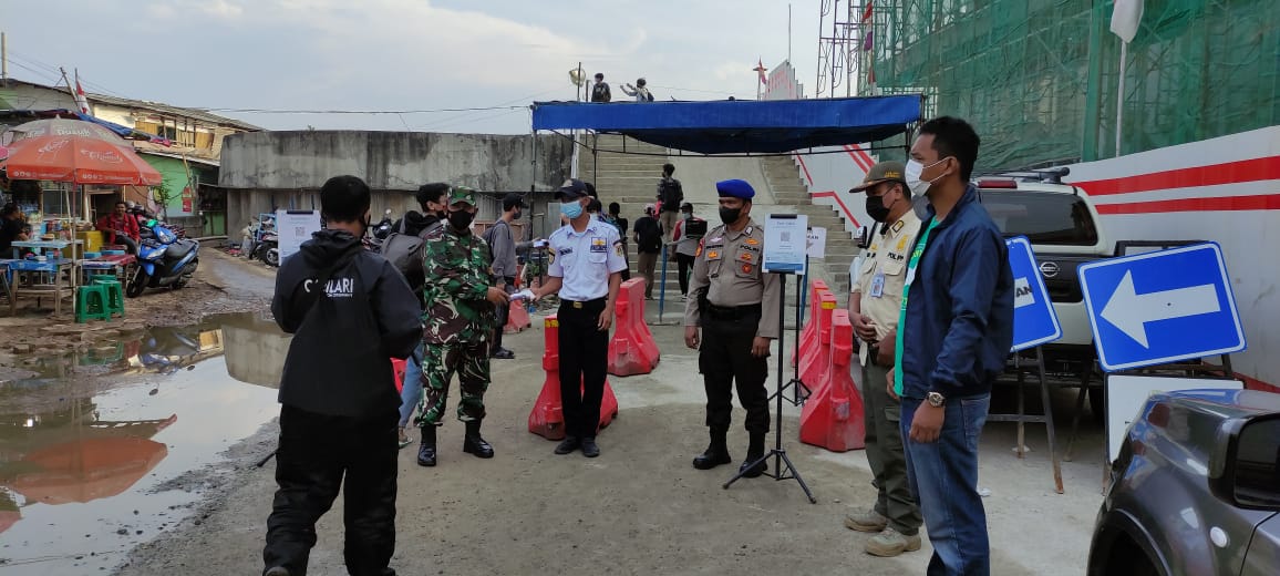 Polres Kep Seribu Lakukan Pengawasan ProKes 179 Penumpang Kapal ke Pulau Seribu dari Pelabuhan Kaliadem