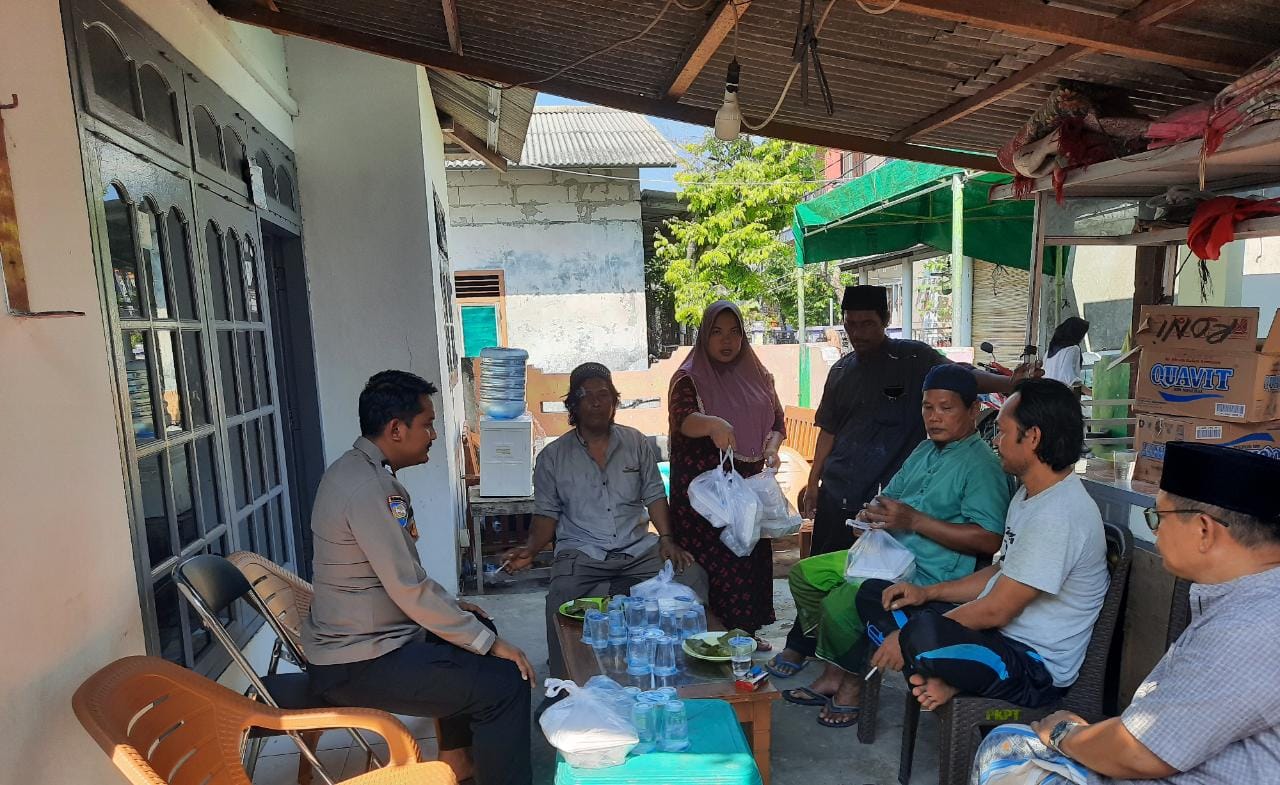 Bhabinkamtibmas Pulau Tidung Membangun Silaturahmi dengan Ketua RW 04