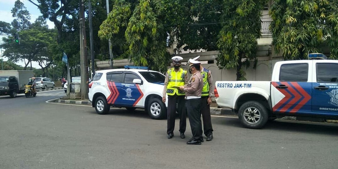 Polantas Olah TKP Kasus Pengendara Fortuner Todongkan Senpi ke Warga