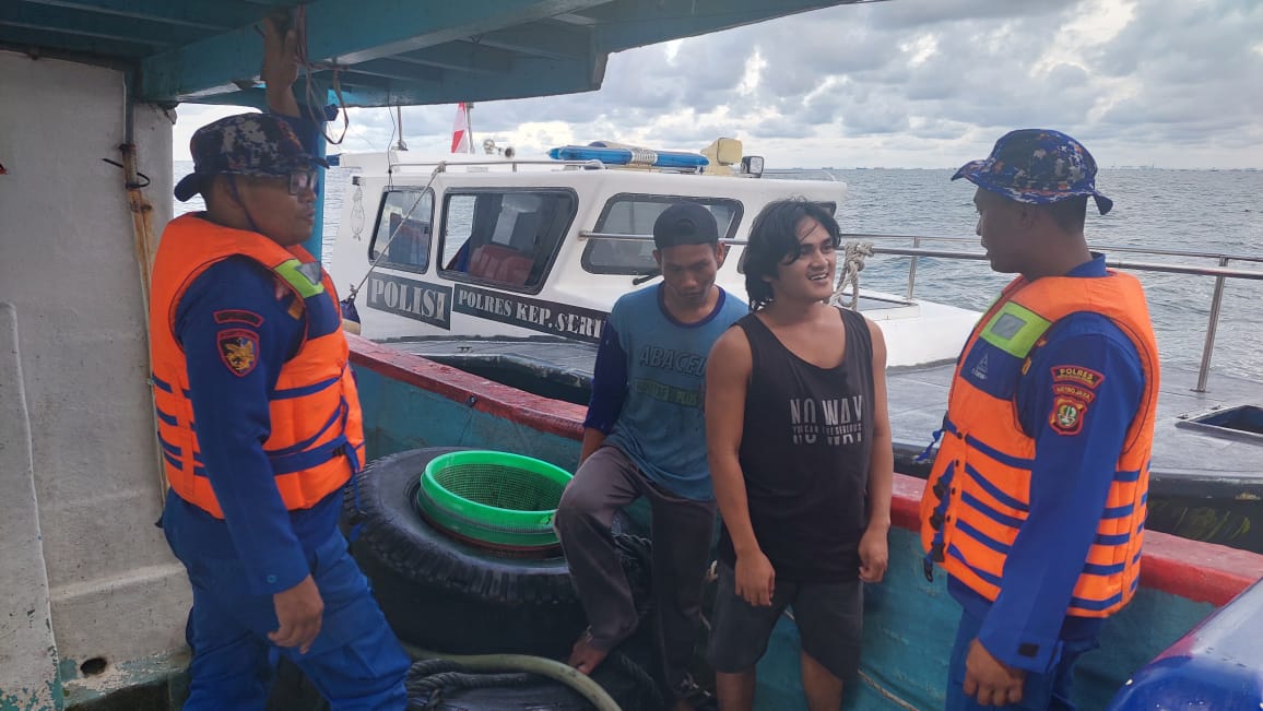 Polisi Baik Satpolairud Polres Kepulauan Seribu Patroli Laut Ciptakan Wisata Aman dan Nyaman