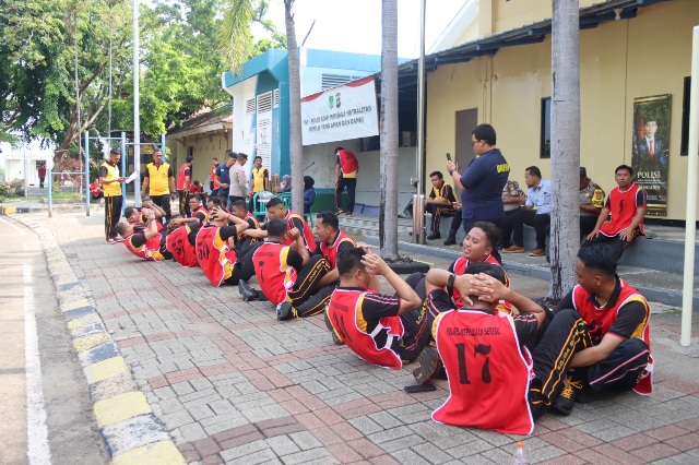 Polres Kepulauan Seribu Tingkatkan Kesehatan dan Kebugaran Personel Melalui Tes Kesamaptaan Jasmani