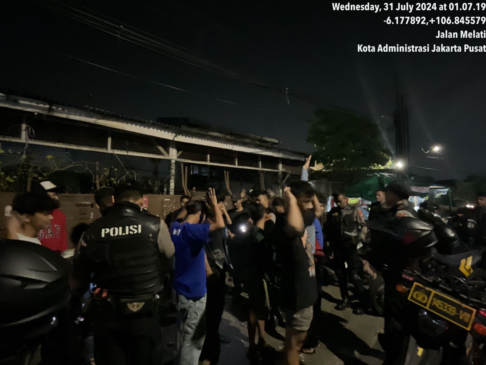 Hendak Tawuran Di Jakpus, Polisi Amankan 13 Remaja 2 Celurit Disita