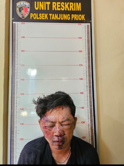 Kasat Binmas Polres Kepulauan Seribu Mendengarkan Curhatan Warga Pulau Panggang Dalam Jumat Curhat.