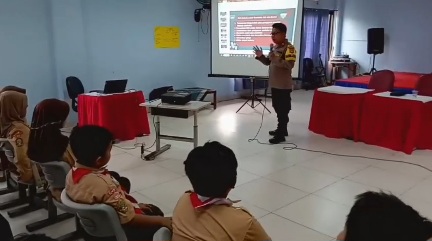 Bhabinkamtibmas Pulau Untung Jawa Sosialisasi Antibullying, Bahaya Narkoba, dan Kekerasan Seksual di SDN 01 Pagi