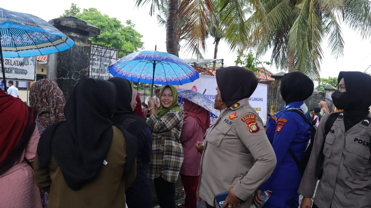 Srikandi Polres Kepulauan Seribu Lakukan Jumat Curhat di Pulau Pramuka