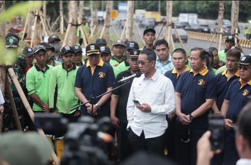 Sambut Delegasi KTT ASEAN, Pj Gubernur DKI Jakarta Tanam Pohon Di Jalan Pluit Karang Karya